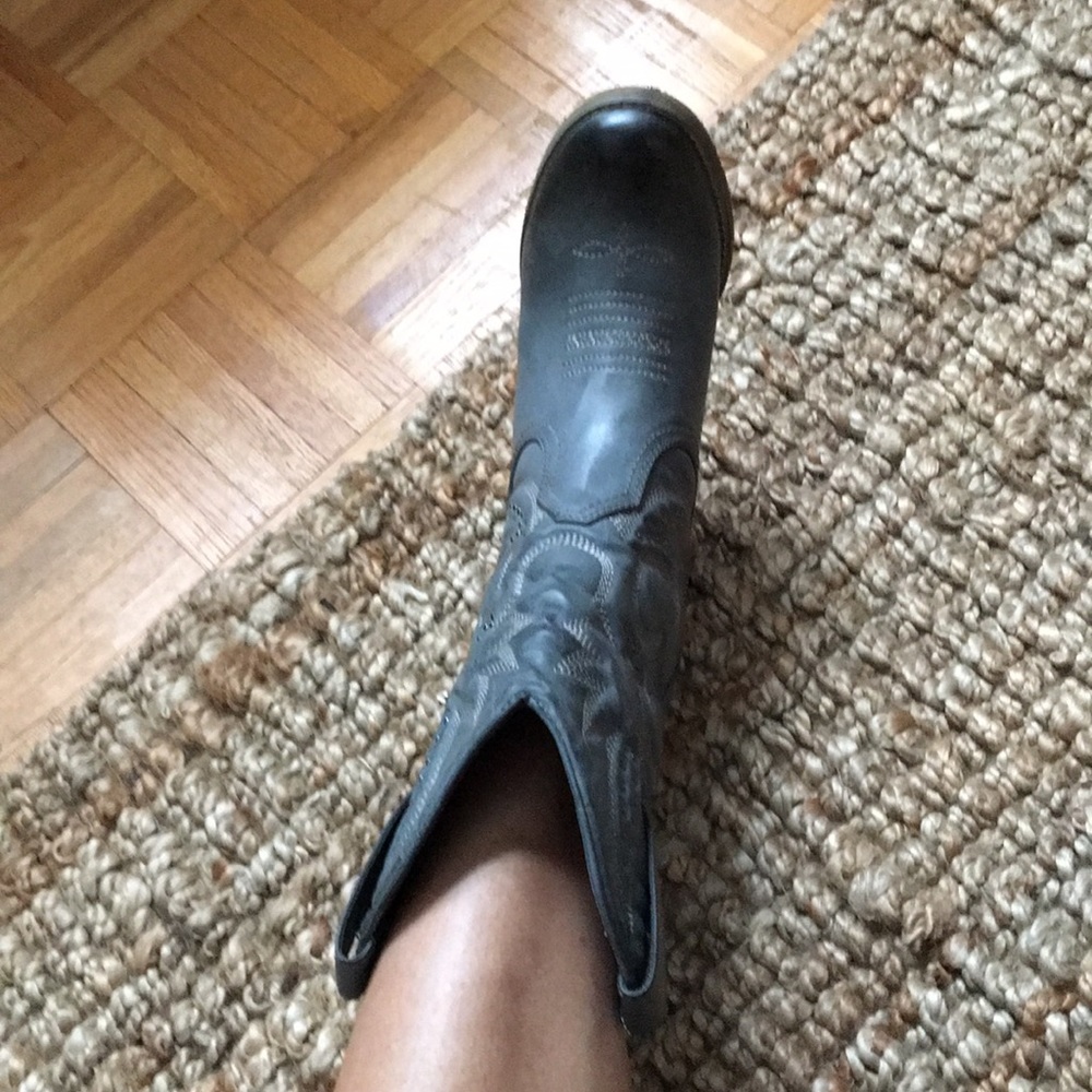 Cowgirl style boots, gently wore, super cute!